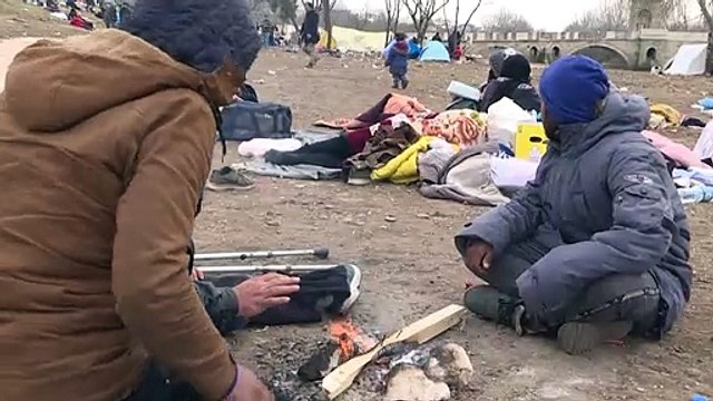 Flüchtlinge an der Grenze: Wir können hier nicht bleiben!