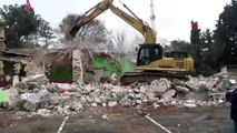 Silivri'de hasar gören okulun yıkımına başlandı