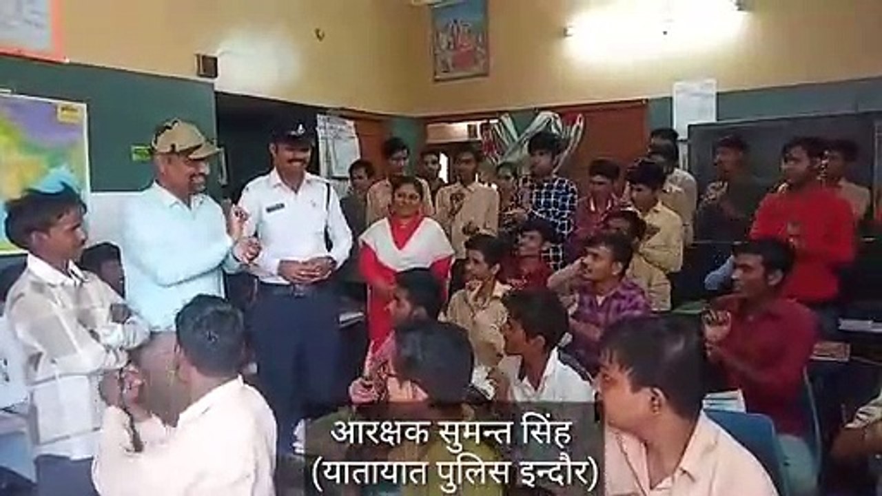 सड़क सुरक्षा को लेकर मुखबधिर बच्चो की पहल को हमारा सलाम
