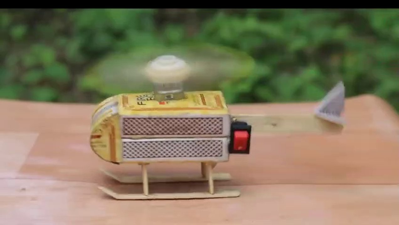 How_to_Make_a_Flying_Helicopter_With_Matches_and_D(480P)[1]how to make flying helicopter with matchbox Making a helicopter using popsicle sticks:light a match How to make a matchbox helicopter
