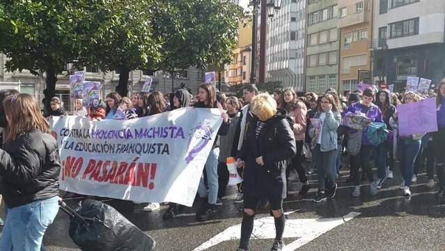 Manifestación estudiantil en Oviedo por el 8M
