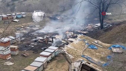 Arıların bakımı için bıraktığı kovan körüğü yangın çıkardı