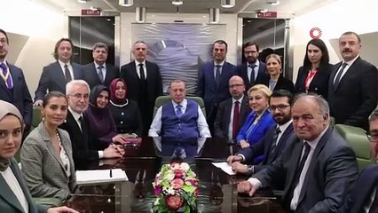 Cumhurbaşkanı Erdoğan, Rusya dönüşü uçakta gazetecilerle bir araya geldi