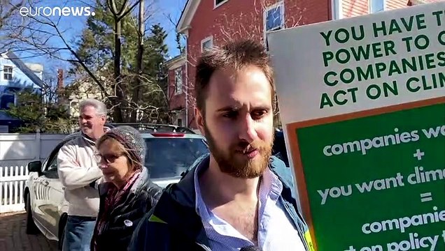 Уоррен не готова заявить о поддержке Сандерса или Байдена