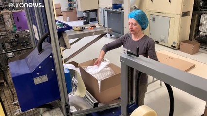 «Нужно больше масок»: во французских аптеках их почти не осталось