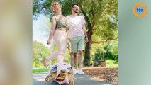 Ce couple sort toujours assorti avec sa tortue de compagnie