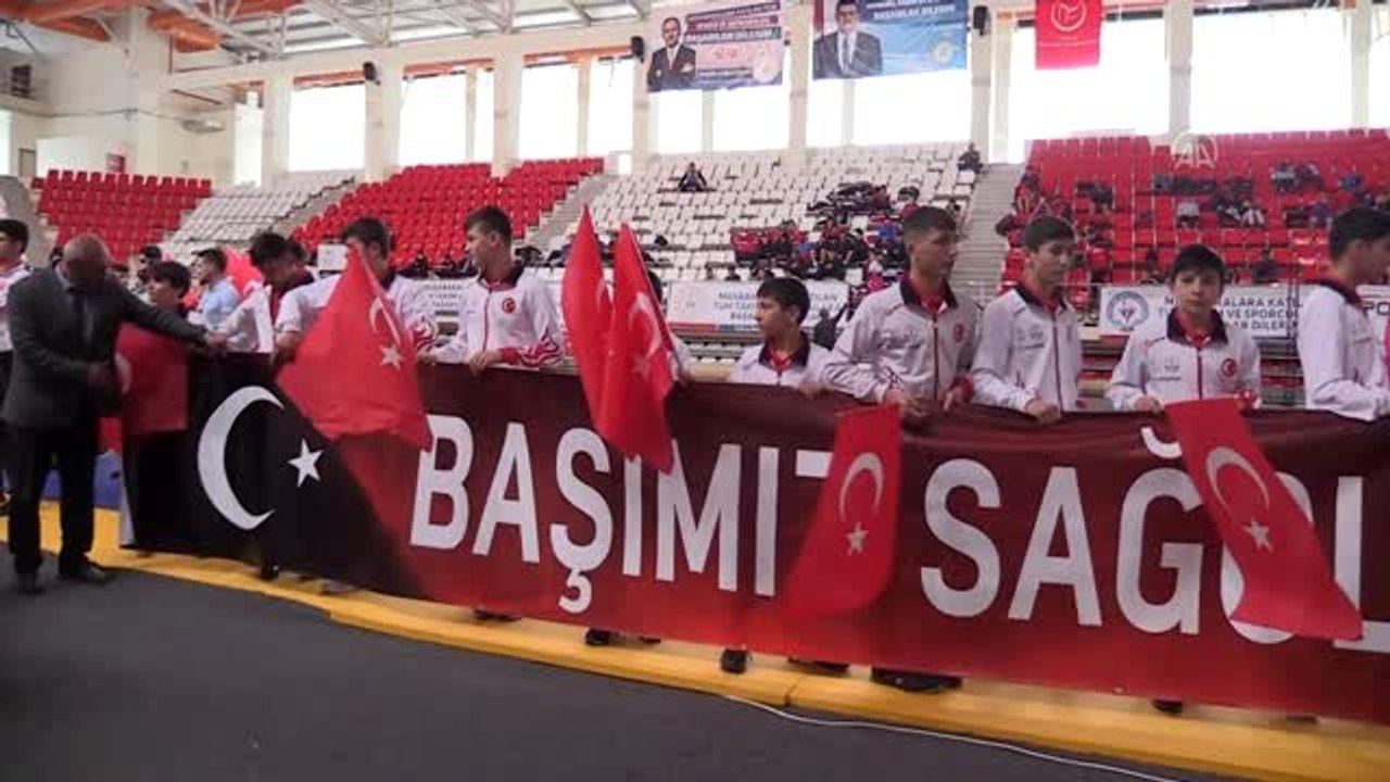 Yıldızlar Türkiye Serbest Güreş Grup Müsabakaları başladı