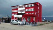 Suriye sınırındaki kırmızı beyaza boyanan okul Türk bayraklarıyla donatıldı - HATAY