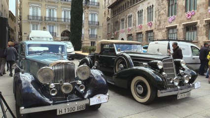 45 clásicos del automóvil y sus elegantes pilotos invaden Valencia