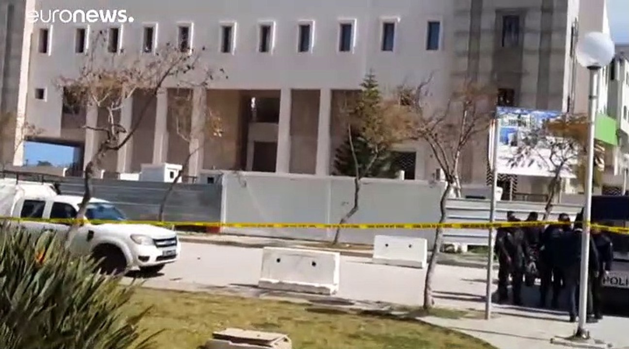 Attentat devant l'ambassade américaine à Tunis : un policier est décédé