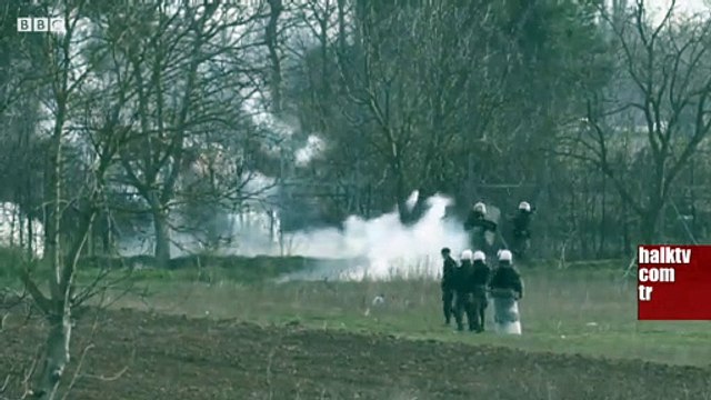 Yunan polisi göçmenlere tazyikli su sıktı, Türk polisi gaz bombasıyla karşılık verdi