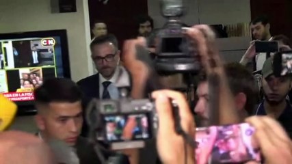 Ronaldinho will remain in Paraguay to help clarify the possession of an 'adulterated' passport