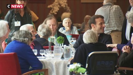 Coronavirus : Emmanuel Macron en visite dans un EHPAD parisien