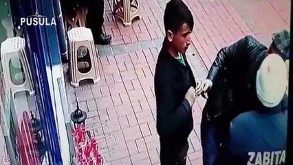 Sakat numarası yapan dilenci zabıtaya baltayla saldırdı
