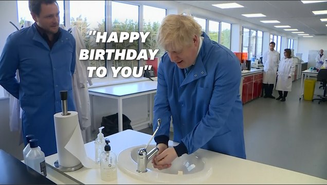 Contre le coronavirus, Boris Johnson chante joyeux anniversaire en se lavant les mains