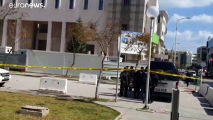 Öngyilkos merénylők robbantottak Tuniszban, az amerikai nagykövetségnél