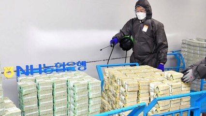 "지폐 통한 확산 막자"...은행들 지폐까지 소독 / YTN