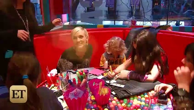 Flashback! 18-Year-Old Ashlee Simpson Teases Jessica Simpson About Becoming a Mom Someday!