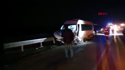 İşçi servisi ile otomobil çarpıştı: 1 ölü, 9 yaralı