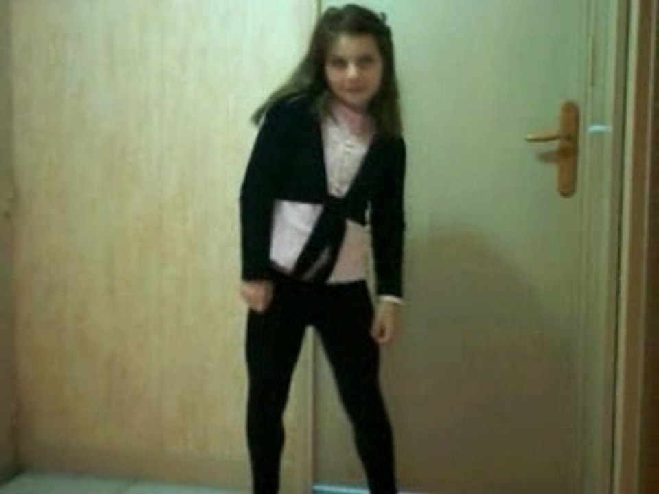 danseuse tecktonik de 8 ans !!
