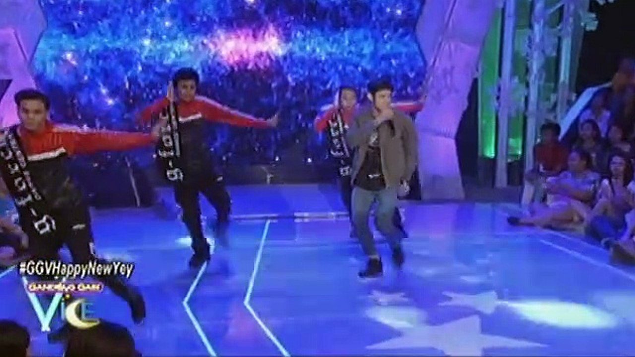 The sexy crooners Michael & Daryl sing ""Let Me Love You"" on GGV