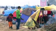 Miles de migrantes siguen bloqueados en la frontera entre Turquía y Grecia