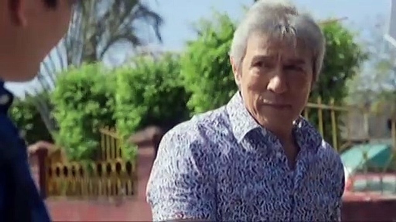 Joey, tinulungan ang isang lalaki na nasiraan ng sasakyan