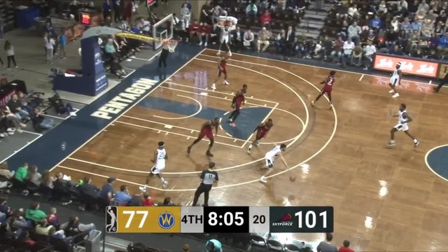 Torren Jones throws down the alley-oop!