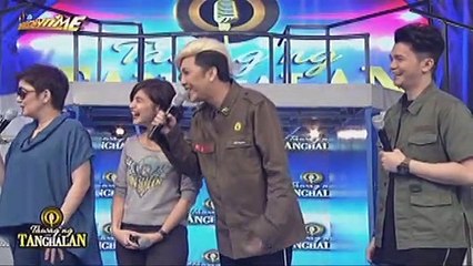 Vice Ganda, napansin ang kakaibang sapatos ni Jhong