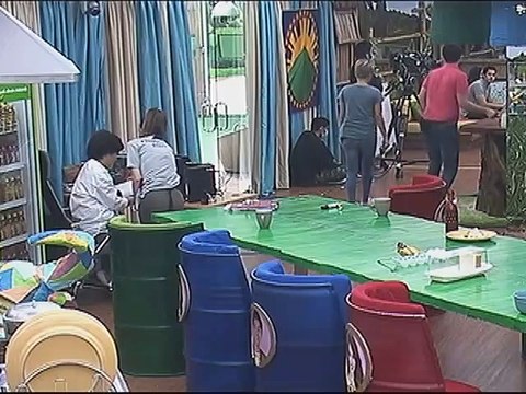 PBB7 Day 221: Mccoy, masaya sa natanggap na sorpresa mula kay Elisse