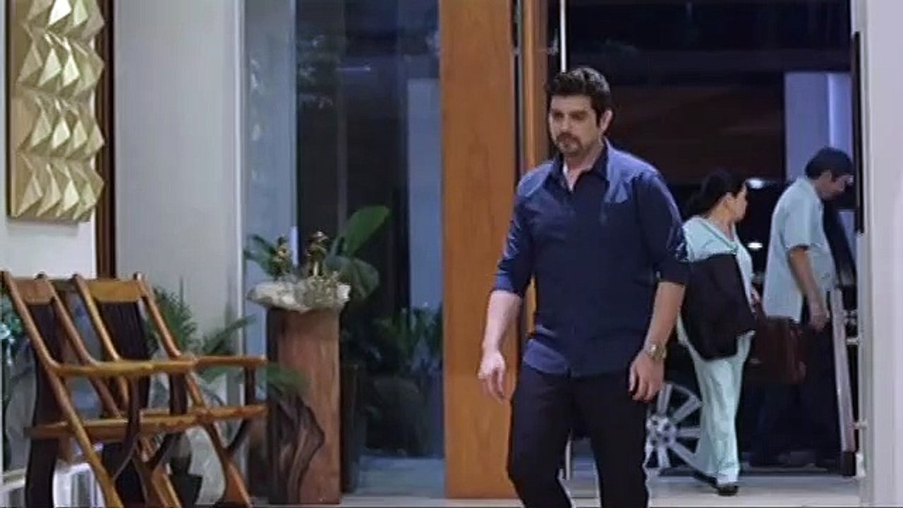 Anton, tinuruan si Chloe mag-piano