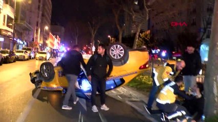Şişli'de önündeki taksiye çarpan taksi takla attı: 2 yaralı