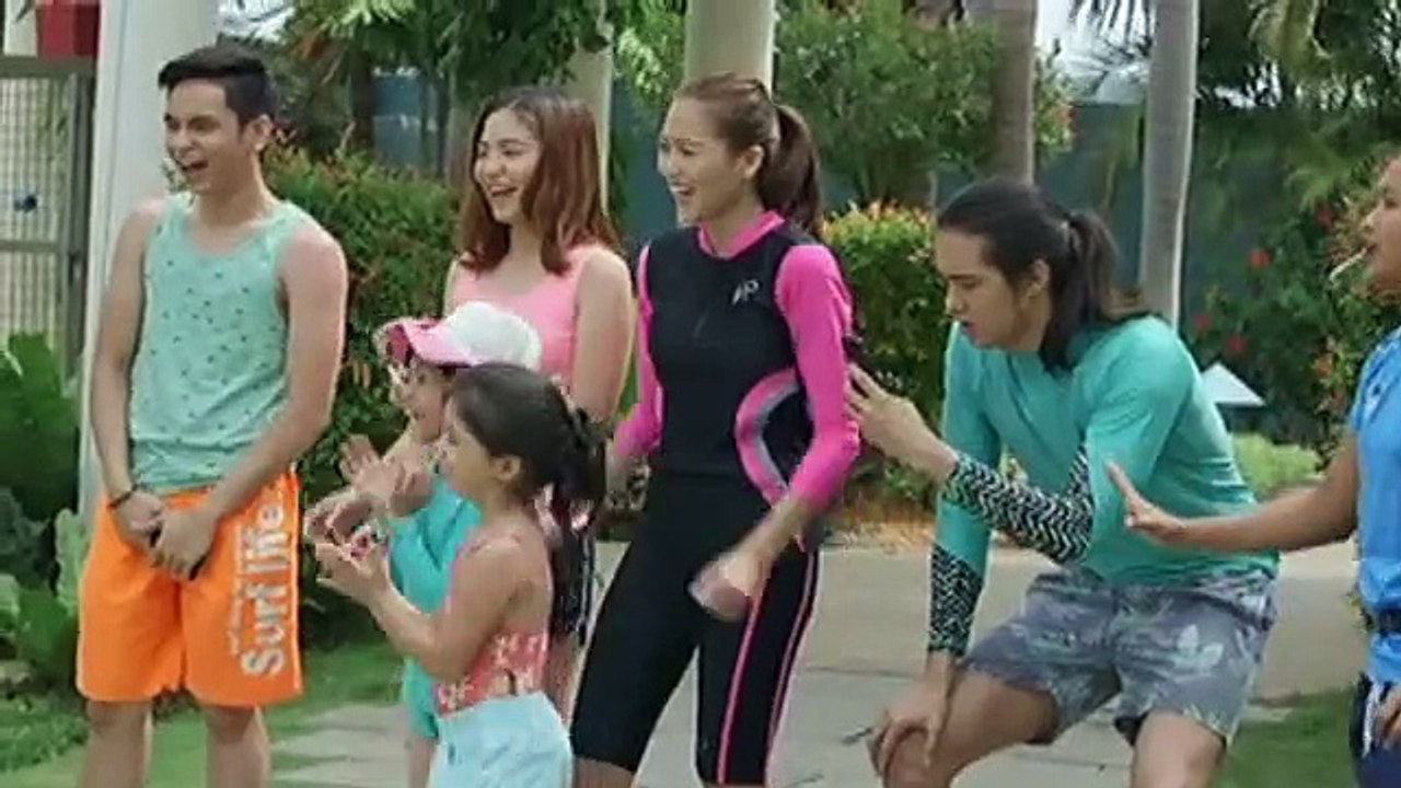 Esang, masaya nang makita si tatay Joey na nakasunod sa kanila sa beach
