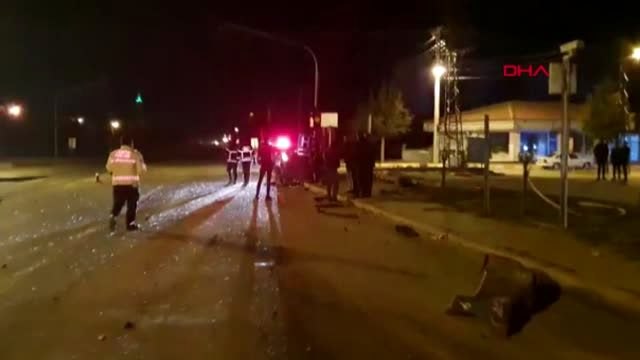 Aksaray hafif ticari araç ile otomobil çarpıştı 1 ölü, 1 yaralı