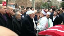 Cenaze töreninde Erdoğan ile Gül arasında dikkat çeken ayrıntı!