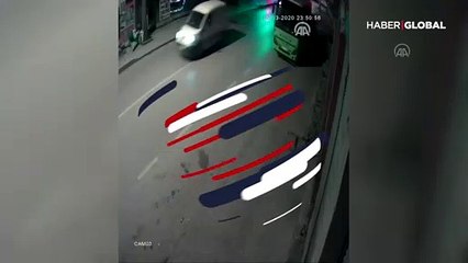 Kedinin yola fırlaması kazaya böyle yol açtı