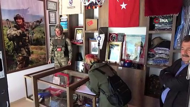 Şehit oğlunun hasretini balmumu heykeli ile gidermeye çalışıyor