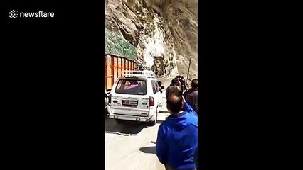 Sudden landslide in northern India leaves hundreds of vehicles stranded