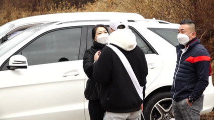 주차장에서 배웅합니다...코로나19에 바뀐 입영 풍경 / YTN