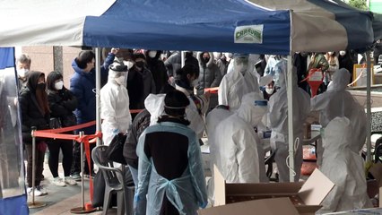Medical workers test people in biggest virus cluster in Seoul