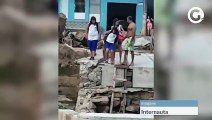 Crianças atravessaram o rio a pé para ir à escola em Iconha