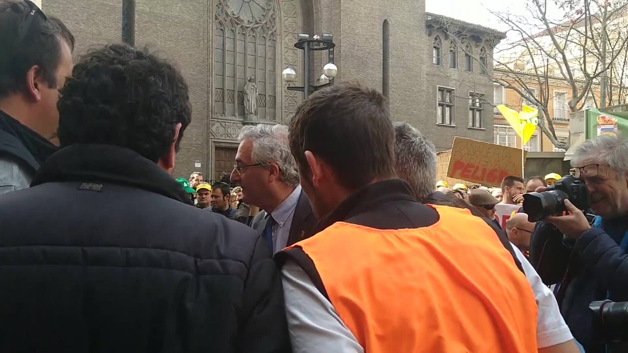 Olona se encuentra con los representantes de los agricultores