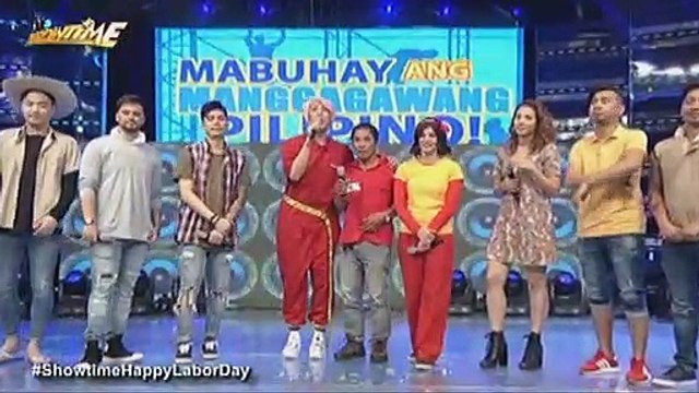 Tatay Romy, nakatanggap ng regalo mula sa It's Showtime family