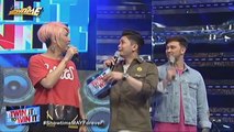 Vhong, binabasa ang mga text ni Vice