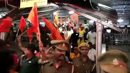 जय श्री राम नारों के साथ ढोल नगाड़े की धुन पर रामनगरी पहुंच नाचे शिव सैनिक