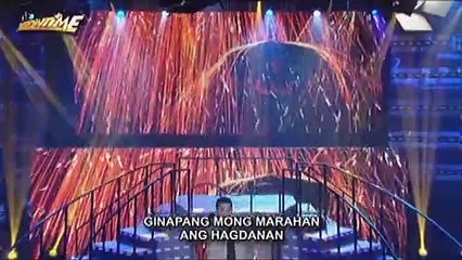 Video herunterladen: TNT singer Froilan Canlas sings Rivermaya’s Umaaraw, Umuulan on Tawag Ng Tanghalan stage