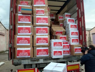 Göçmen çocukların yüzünü Bahçeli güldürdü