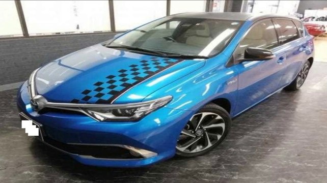 Toyota Auris Hybrid Review and Specs.