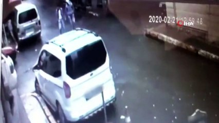 Beyoğlu’nda kapkaç anı kamerada