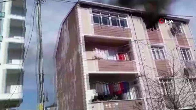 Apartman dairesi alev alev böyle yandı